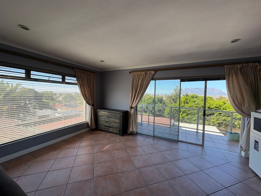 4 Bedroom Property for Sale in Flamingo Vlei Western Cape